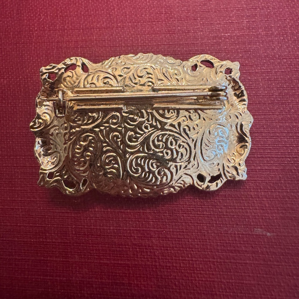 Vintage Faux Pearl Rose Detail Gold-Tone Filigree Brooch - Picture 5 of 10